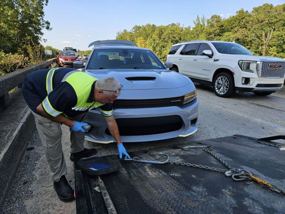 Wreck Cleared on an I-65 Bridge – photo 2